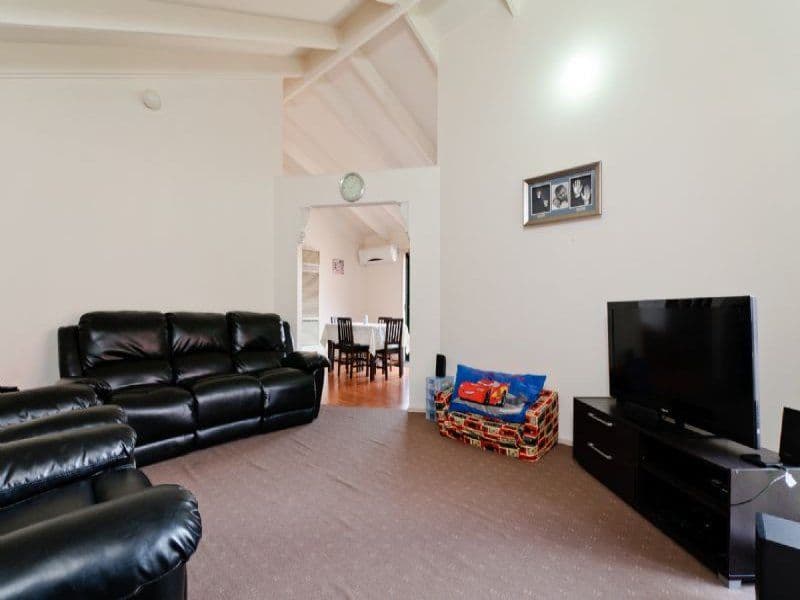 19B Manningtree Parade, CRAIGIEBURN VIC 3064, Craigieburn - Thumbnail 2