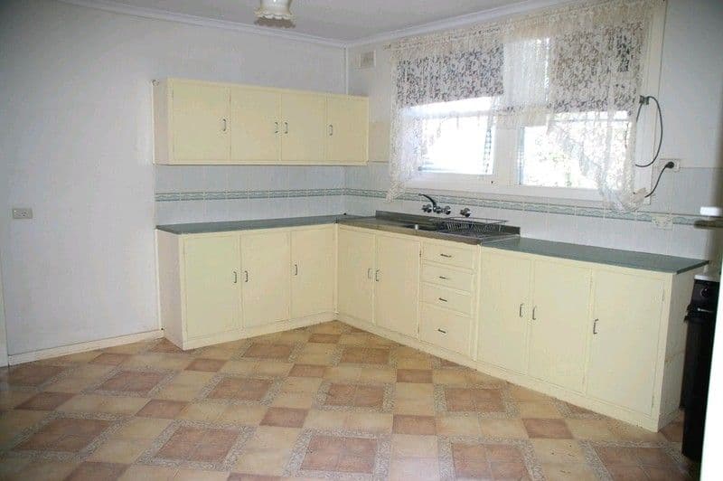 11 Myrtle Street, RENMARK SA 5341, Renmark - Thumbnail 2