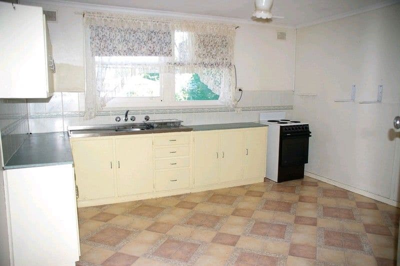 11 Myrtle Street, RENMARK SA 5341, Renmark - Thumbnail 3