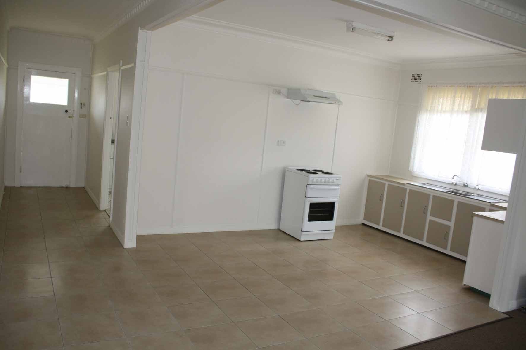 35 Meade, GLEN INNES NSW 2370, Glen Innes - Thumbnail 3