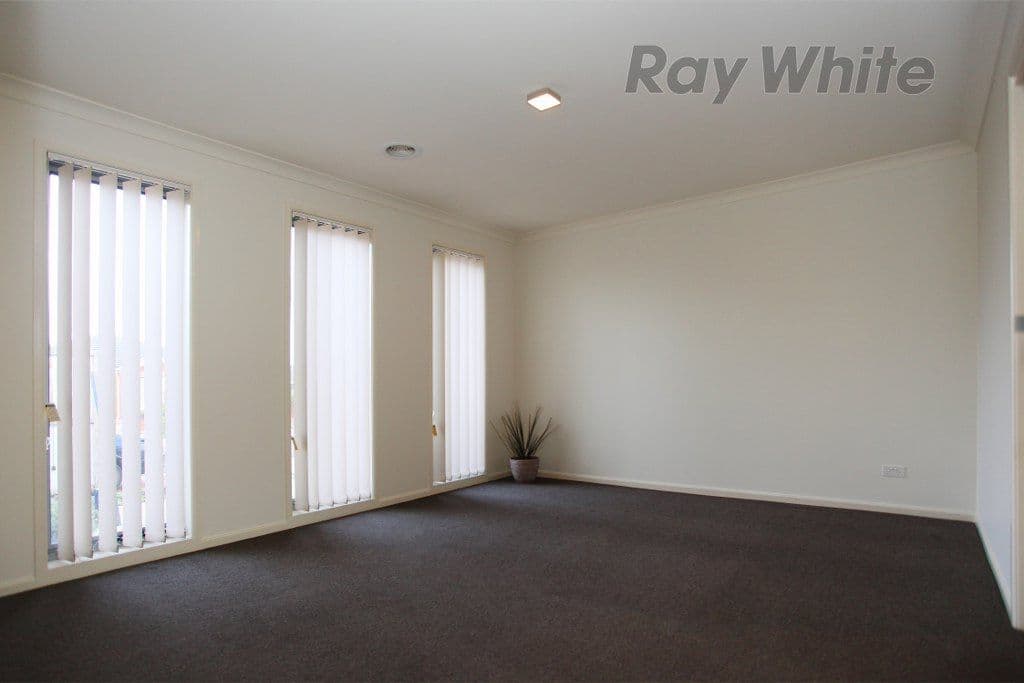 48 Lindsay Gardens, POINT COOK VIC 3030, Point Cook - Thumbnail 2