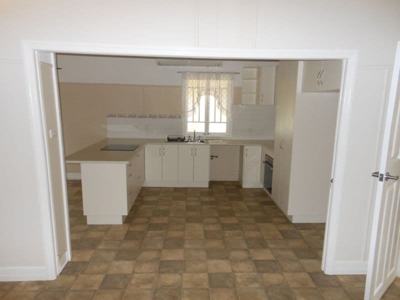 41 Ellerays Road, MCILWRAITH QLD 4671, McIlwraith - Thumbnail 2