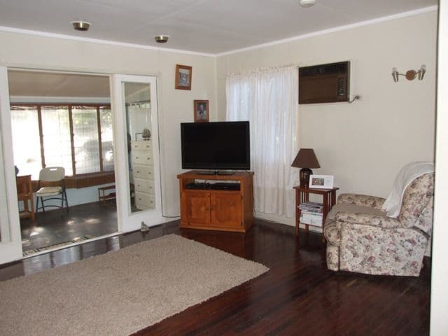 112 Thistle Street, BLACKALL QLD 4472, Blackall - Thumbnail 3