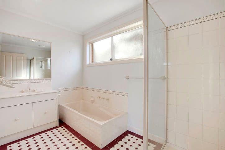 136 Beverley Street, DONCASTER EAST VIC 3109, Doncaster East - Thumbnail 6