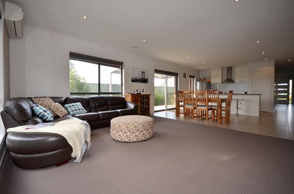 11 Calloway Close, MINERS REST VIC 3352, Miners Rest - Thumbnail 2