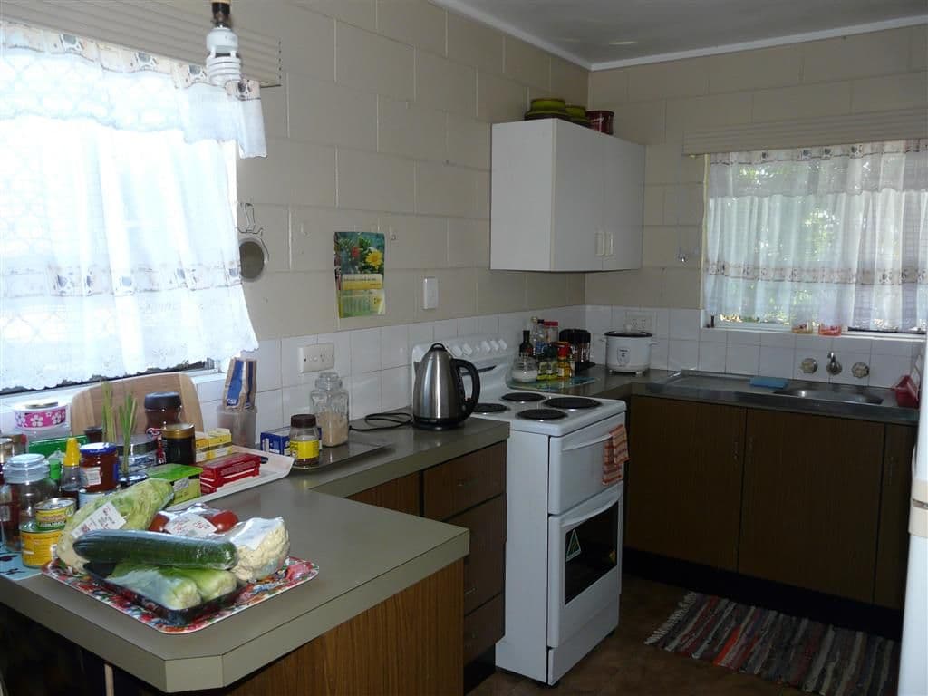 38 Oak Street, GOONDI BEND QLD 4860, Goondi Bend - Thumbnail 2