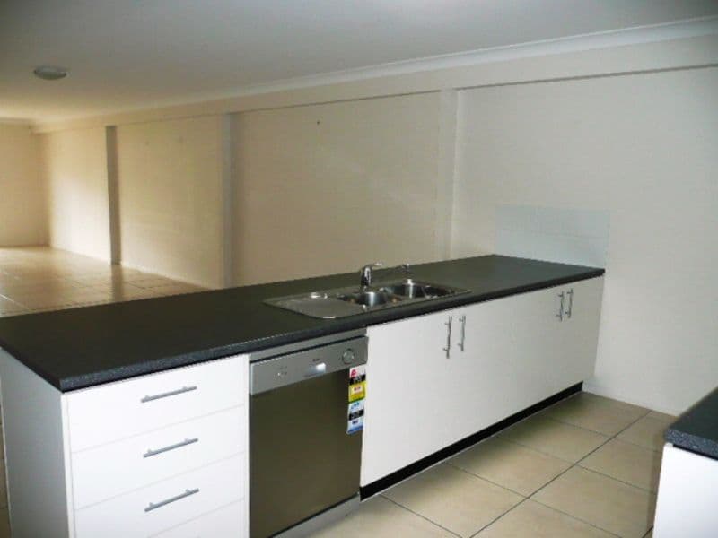 1 Lawley Crescent, Pacific Pines QLD 4211, Pacific Pines - Thumbnail 4
