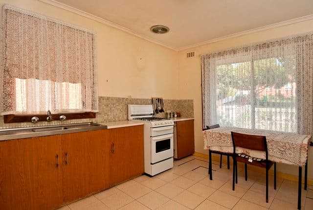 38 Yarra Avenue, RESERVOIR VIC 3073, Reservoir - Thumbnail 4