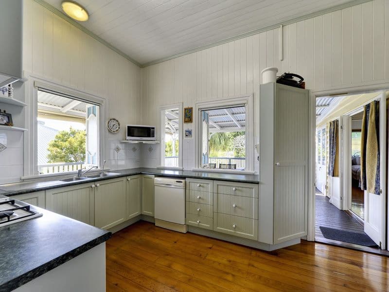 11 Haylock Street, WYNNUM QLD 4178, Wynnum - Thumbnail 8