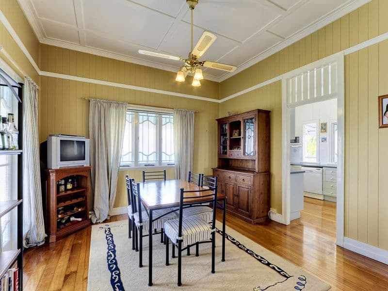 11 Haylock Street, WYNNUM QLD 4178, Wynnum - Thumbnail 5