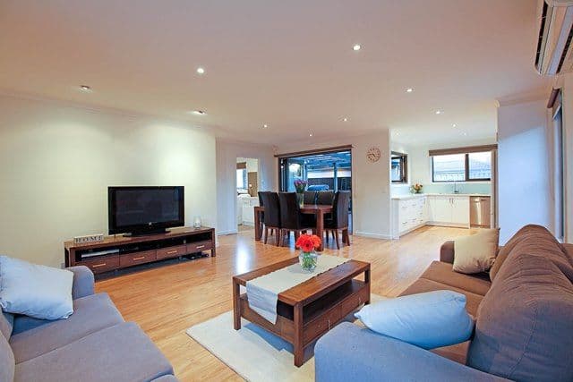 21 Rathcown Road, RESERVOIR VIC 3073, Reservoir - Thumbnail 2