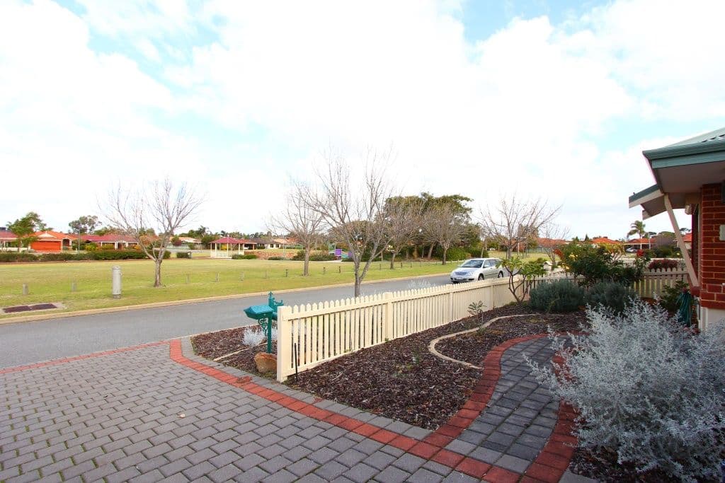 37 Midsummer Circle, ELLENBROOK WA 6069, Ellenbrook - Thumbnail 2