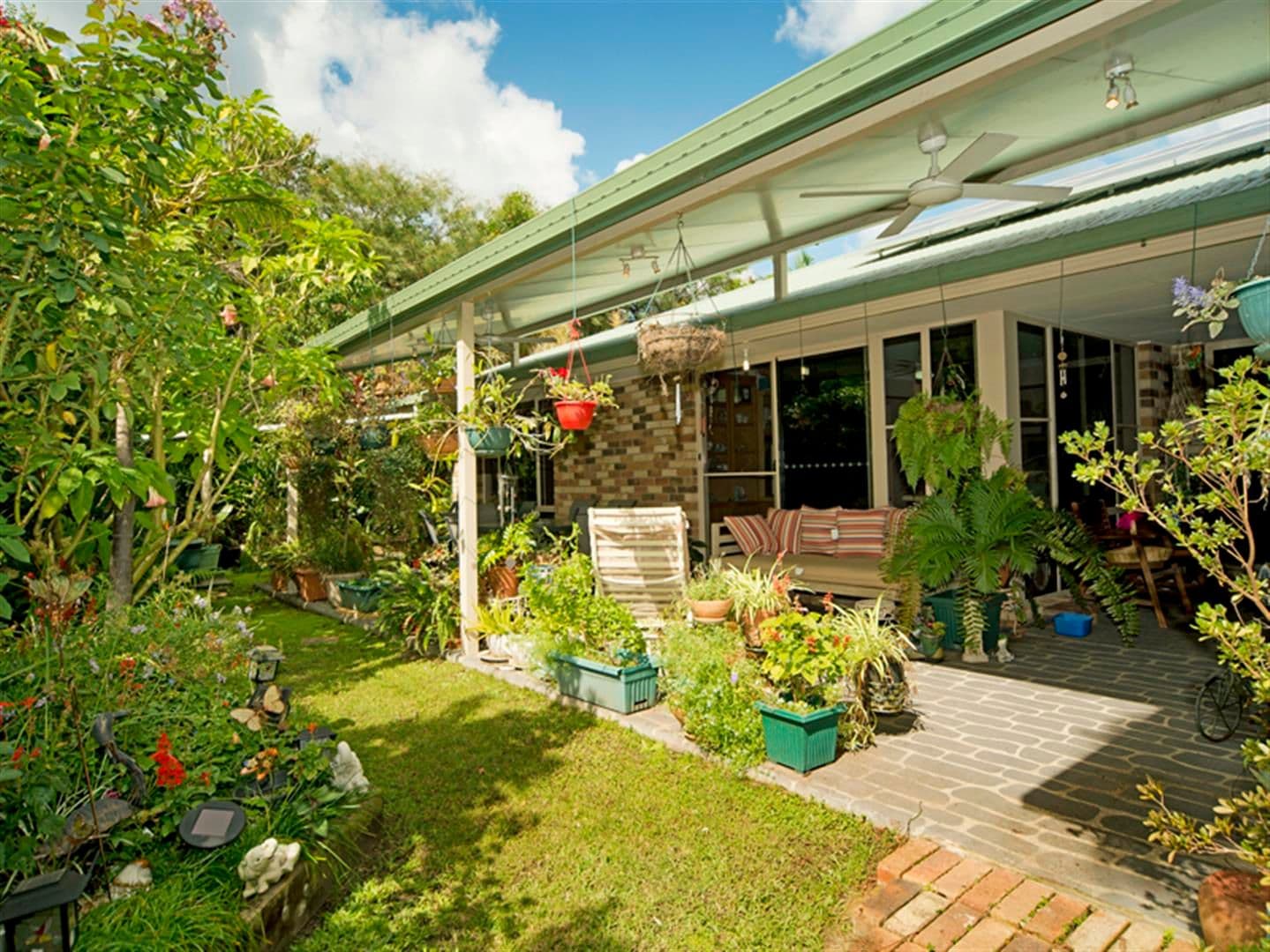 4 ROBERTS Drive, MAUDSLAND QLD 4210, Maudsland - Thumbnail 2