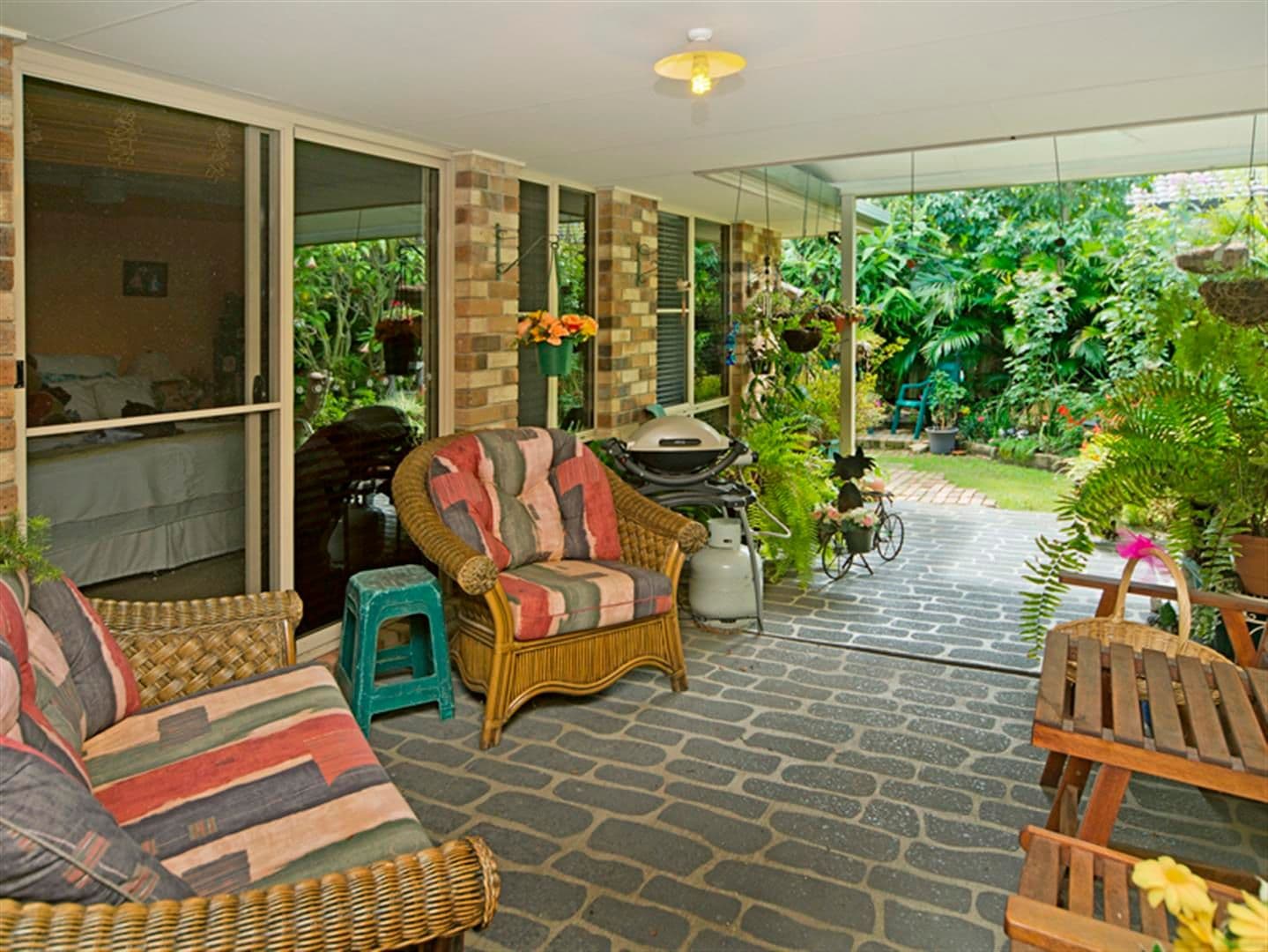4 ROBERTS Drive, MAUDSLAND QLD 4210, Maudsland - Thumbnail 6