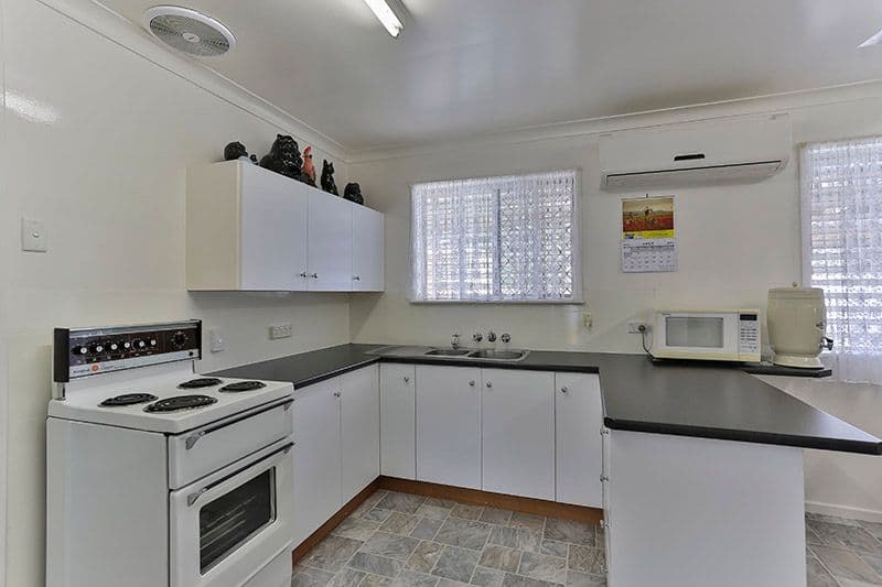 11 Berghofer Street, ROCKVILLE QLD 4350, Rockville - Thumbnail 3