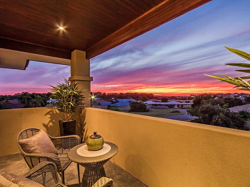 18 Kingfisher Drive, HALLS HEAD WA 6210, Halls Head - Thumbnail 2