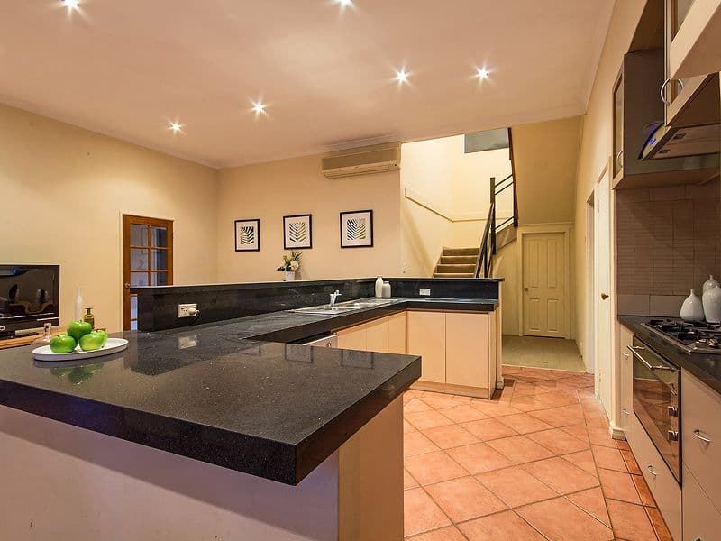 18 Kingfisher Drive, HALLS HEAD WA 6210, Halls Head - Thumbnail 3