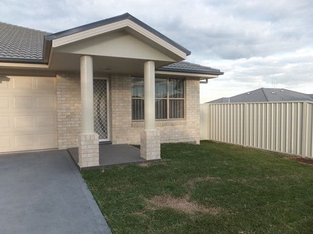 2/3 Wright Close, SINGLETON NSW 2330, Singleton - Image 1