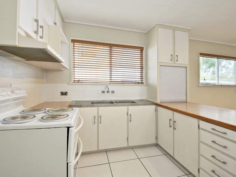 33 Maine Terrace, DECEPTION BAY QLD 4508, Deception Bay - Thumbnail 2