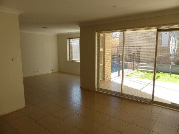 13 Ingleburn Gardens Drive, GLENFIELD NSW 2167, Glenfield - Thumbnail 3