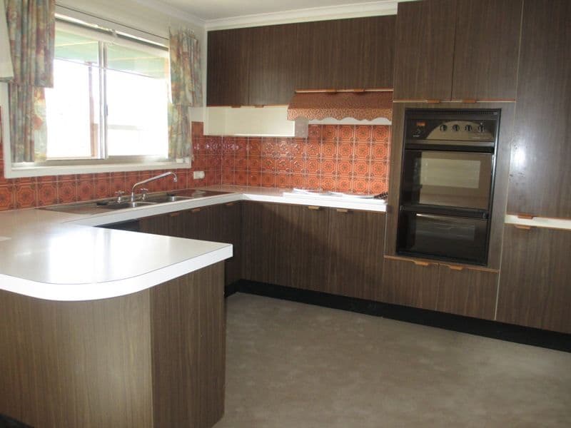 126 Learmonth Drive, KAMBAH ACT 2902, Kambah - Thumbnail 3