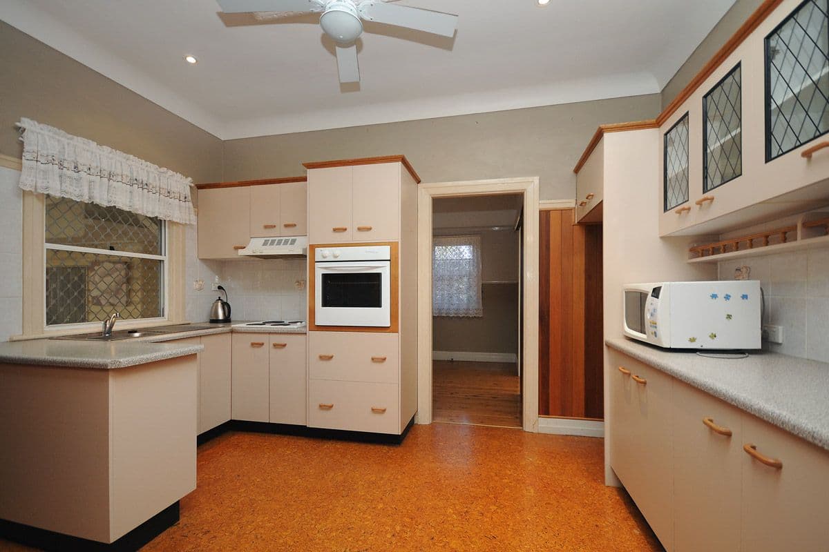 52 Taylor Street, NEWTOWN QLD 4350, Newtown - Thumbnail 5