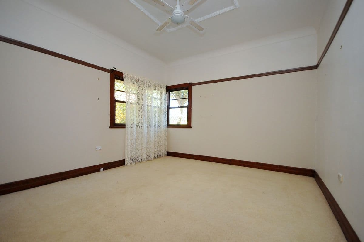 52 Taylor Street, NEWTOWN QLD 4350, Newtown - Thumbnail 7