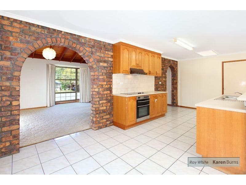 11 Halmore Place, CHAPEL HILL QLD 4069, Chapel Hill - Thumbnail 5