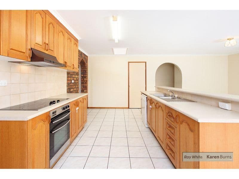 11 Halmore Place, CHAPEL HILL QLD 4069, Chapel Hill - Thumbnail 3