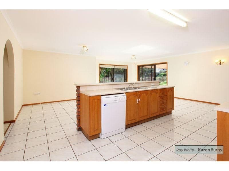11 Halmore Place, CHAPEL HILL QLD 4069, Chapel Hill - Thumbnail 7