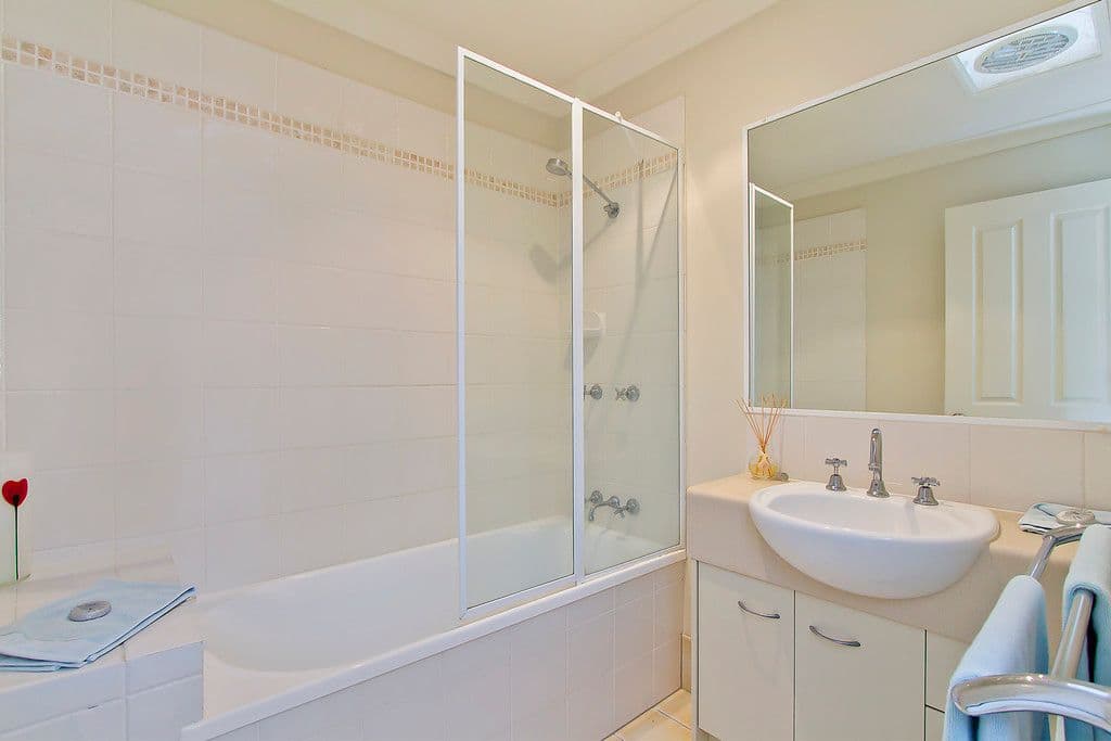 76 Kincaid Drive, HIGHLAND PARK QLD 4211, Highland Park - Thumbnail 7