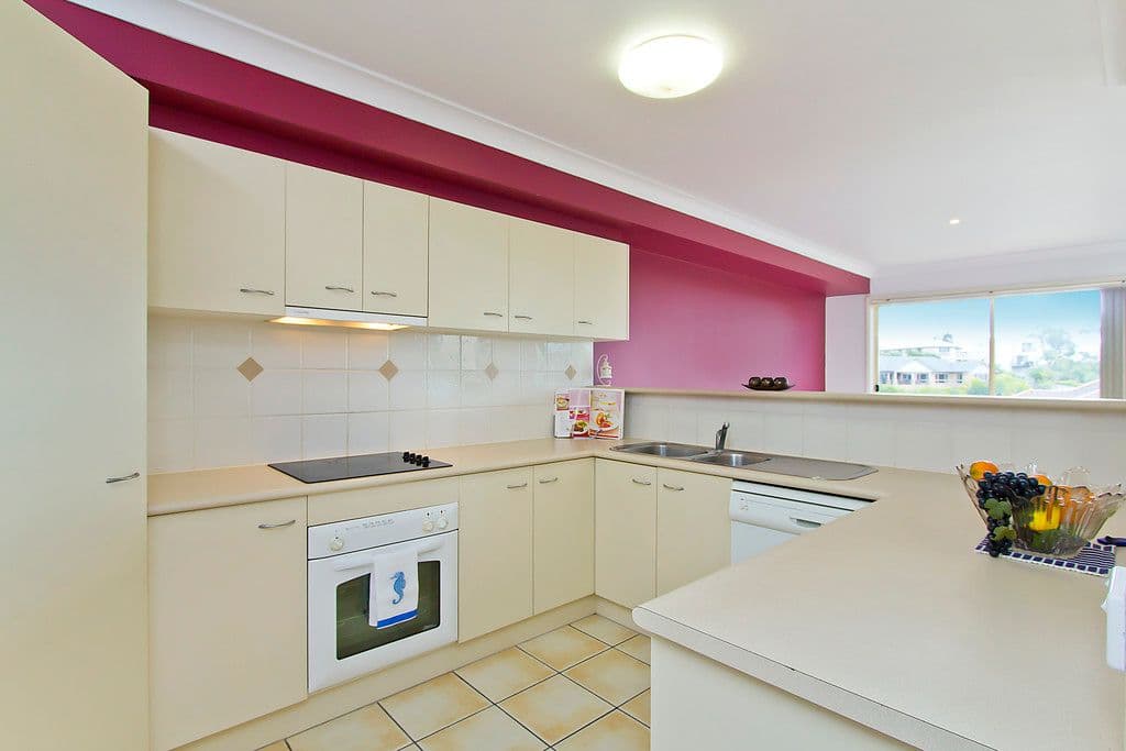 76 Kincaid Drive, HIGHLAND PARK QLD 4211, Highland Park - Thumbnail 2
