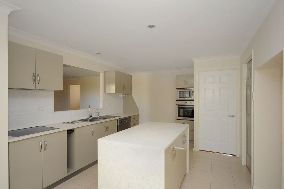 2 Schmidt Court, TOP CAMP QLD 4350, Top Camp - Thumbnail 3
