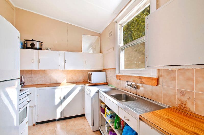 11 Rosebery Street, HEATHCOTE NSW 2233, Heathcote - Thumbnail 5