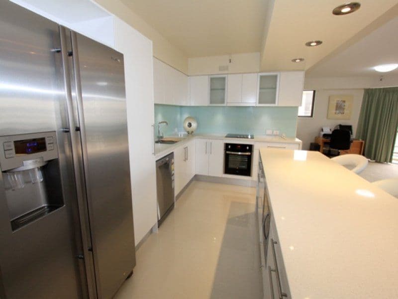 146 The Esplanade, BURLEIGH HEADS QLD 4220, Burleigh Heads - Thumbnail 3