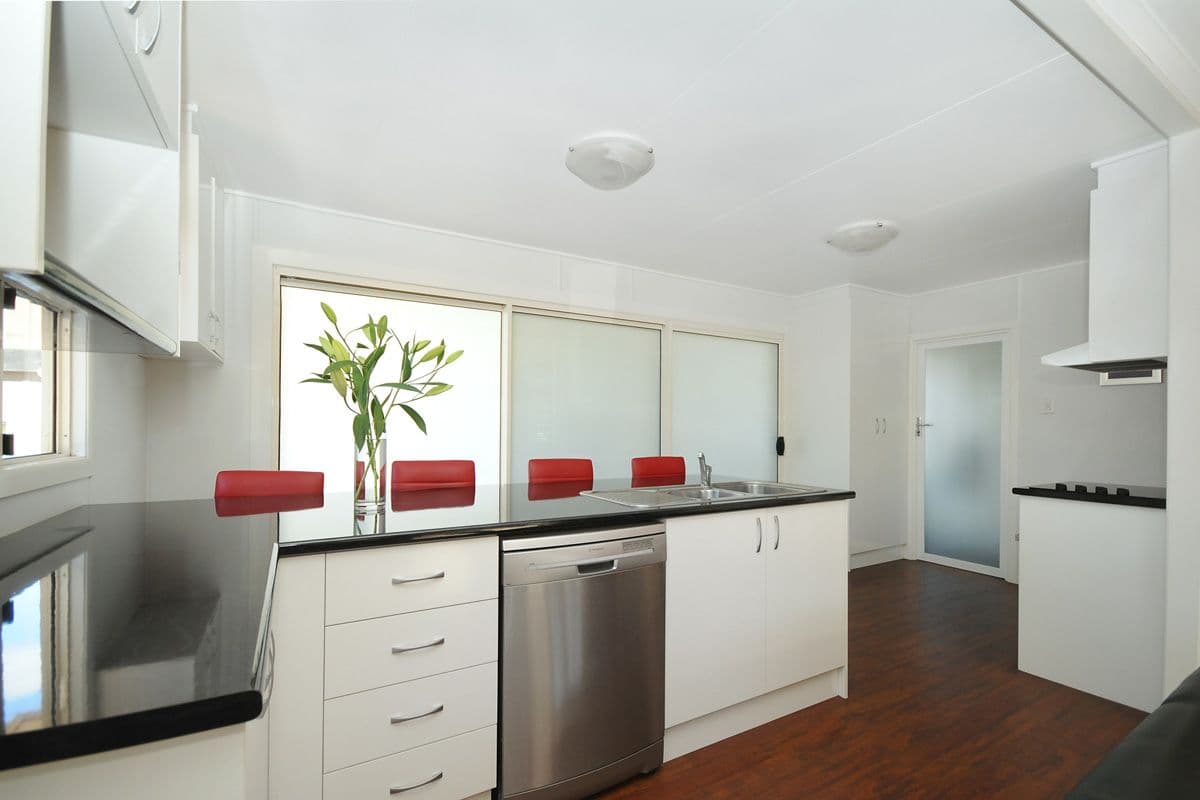 28 Friend Street, Harristown QLD 4350, Harristown - Thumbnail 3