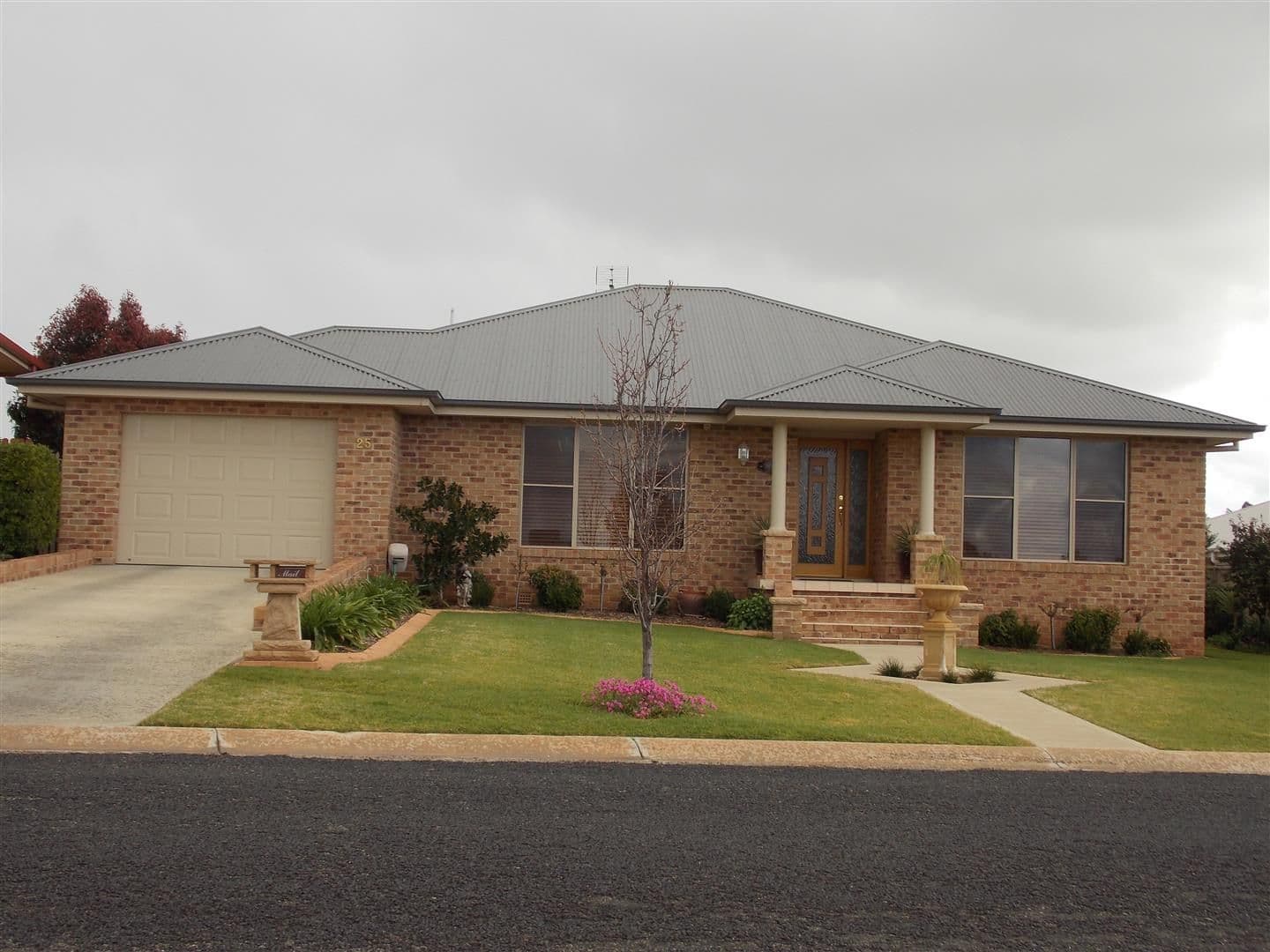 25 Alder Avenue, PARKES NSW 2870, Parkes - Image 1