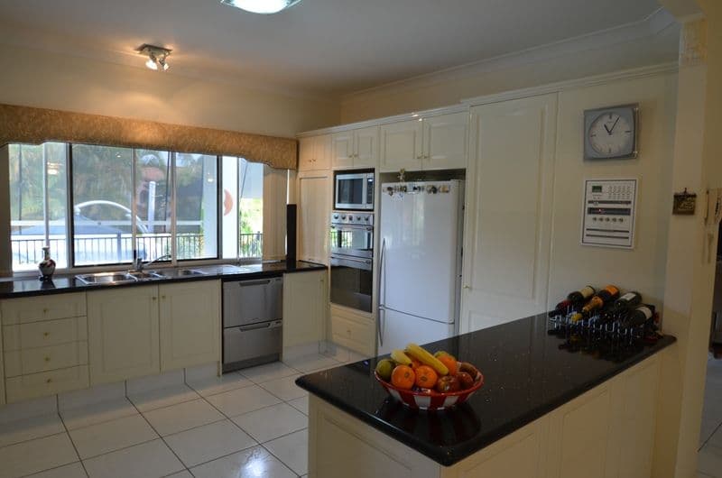 7 Arun Drive, ARUNDEL QLD 4214, Arundel - Thumbnail 7