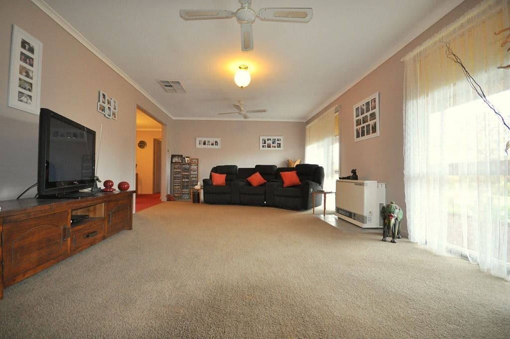 53 Hudswell Road, LANDSBOROUGH VIC 3384, Landsborough - Thumbnail 2