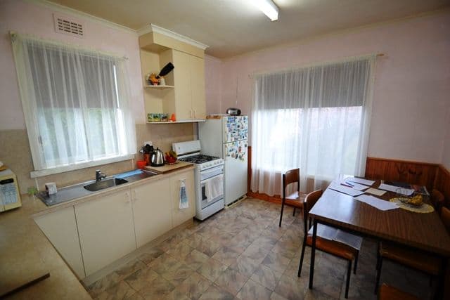 40 Heywood Crescent, SEYMOUR VIC 3660, Seymour - Thumbnail 2