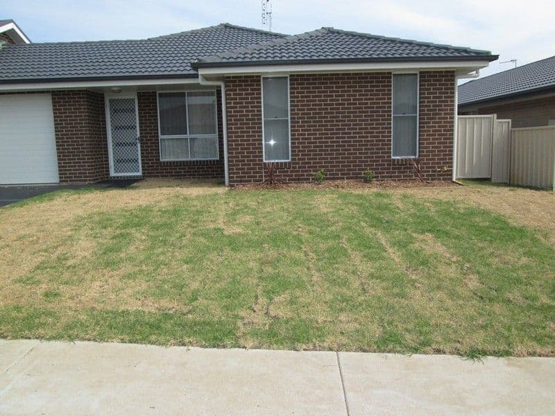 2/16 Sapphire Drive, RUTHERFORD NSW 2320, Rutherford - Image 1