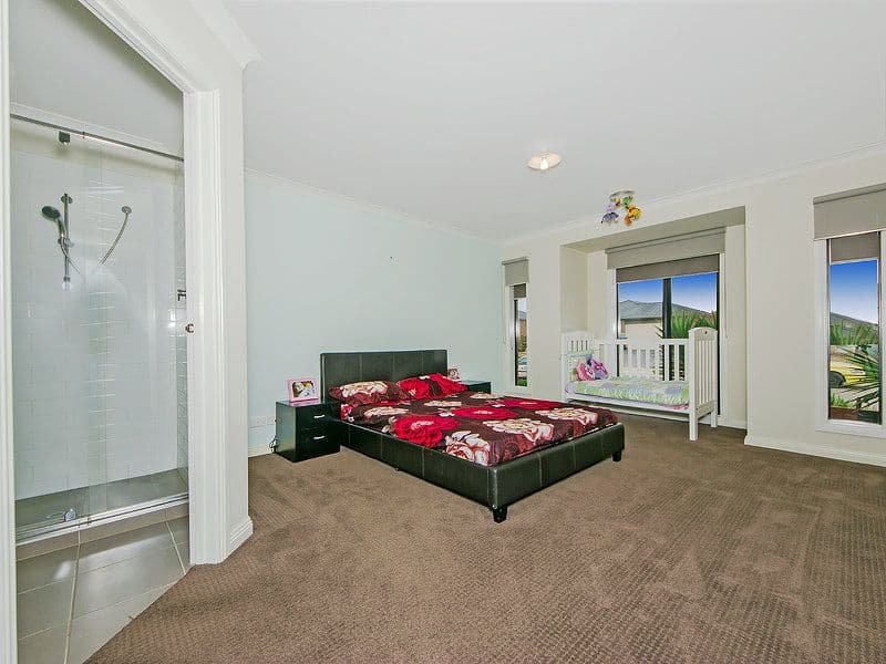 11 Mallard Close, WILLIAMS LANDING VIC 3027, Williams Landing - Thumbnail 2