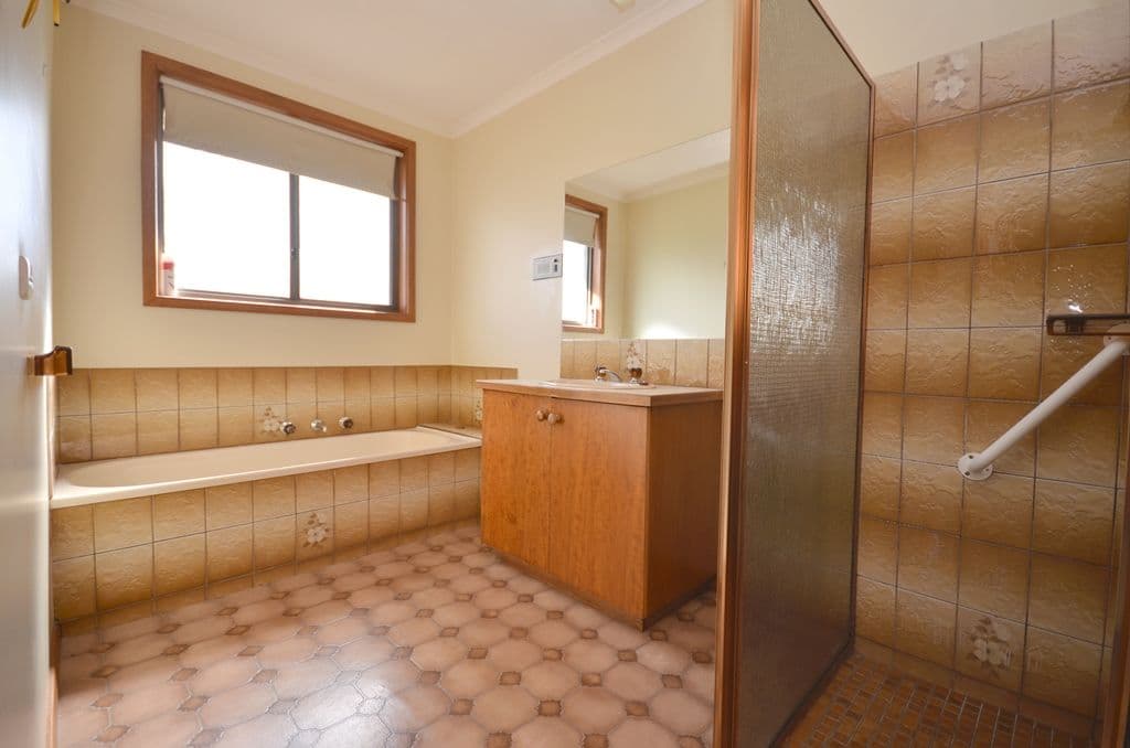 6 Goolwa Drive, DELACOMBE  Victoria  3356, Australia, Delacombe - Thumbnail 7