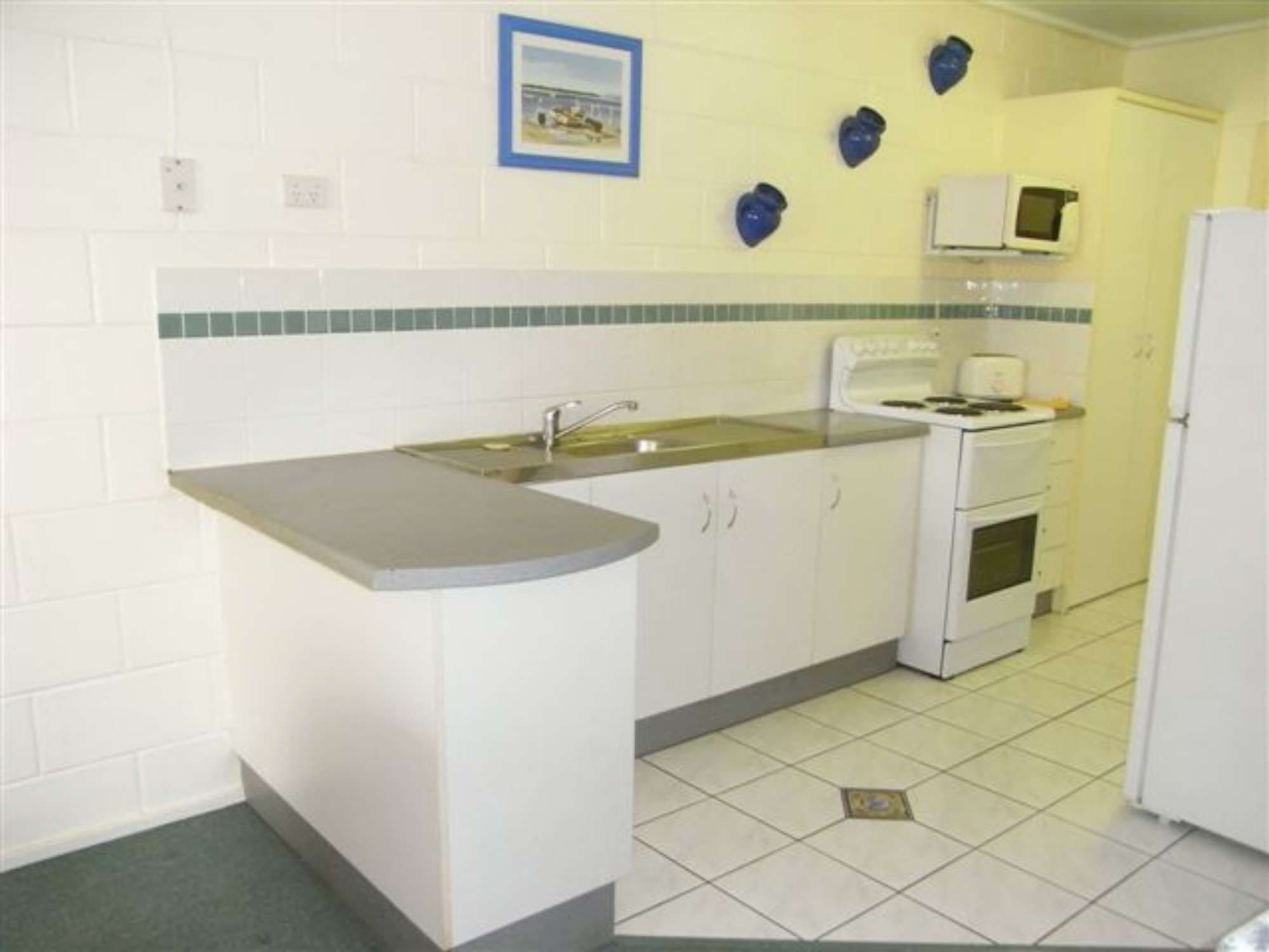 73 Punari Street, CURRAJONG QLD 4812, Currajong - Thumbnail 2