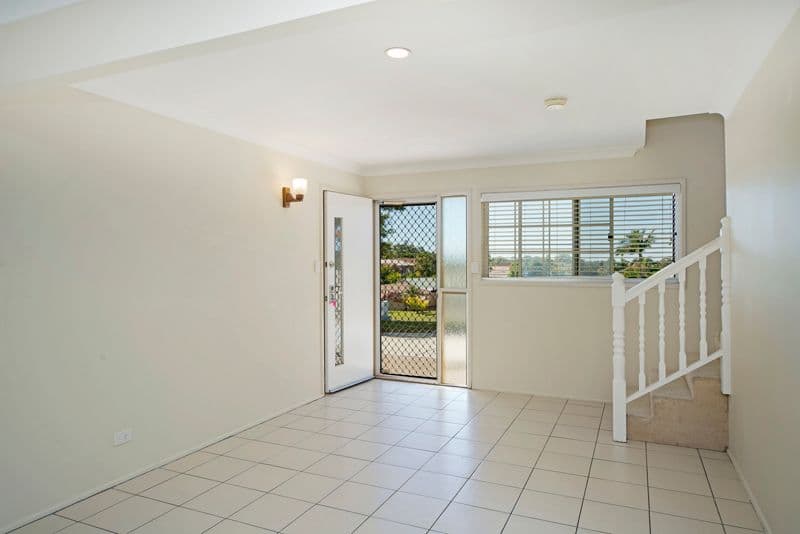 16 Spikes Court, ARUNDEL QLD 4214, Arundel - Thumbnail 3