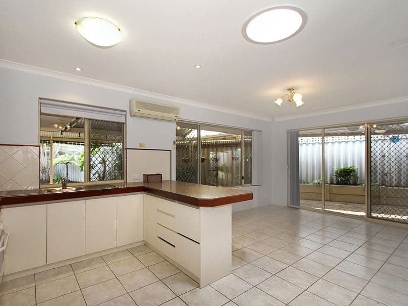 19 Roseheath Boulevard, KIARA WA 6054, Kiara - Thumbnail 4