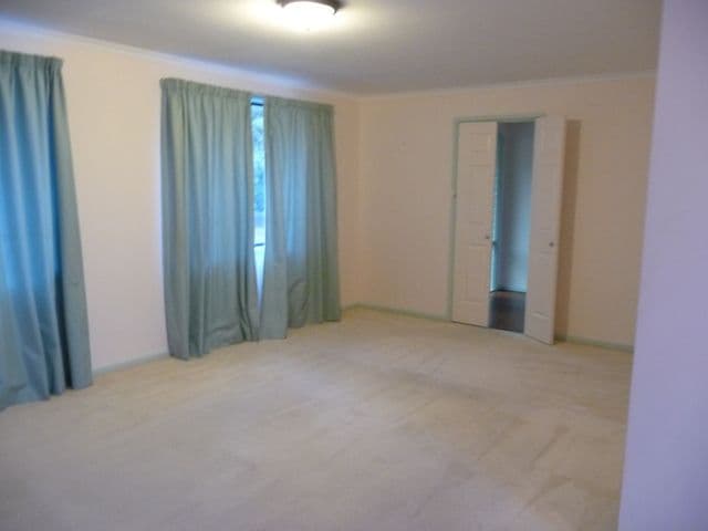 37 LIVINGSTON Avenue, KAMBAH ACT 2902, Kambah - Thumbnail 3