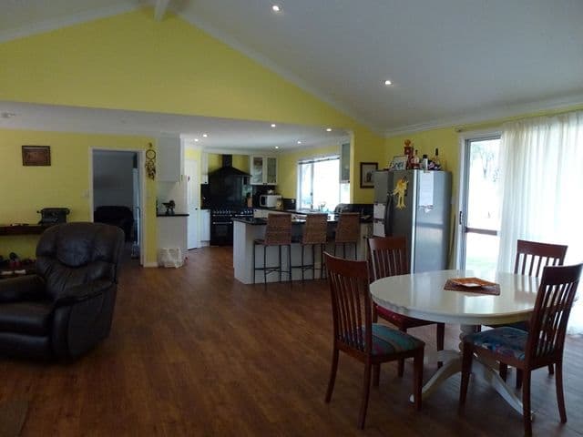 9 Angus Way, LOWER CHITTERING WA 6084, Lower Chittering - Thumbnail 5