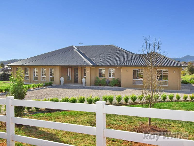 31 Sequoia Drive, TAMWORTH NSW 2340, Tamworth - Thumbnail 2