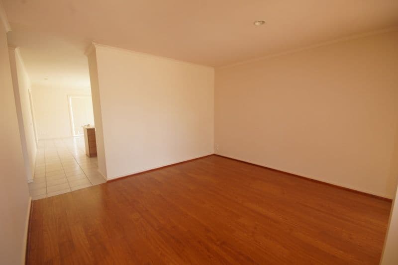 25 Sir Thomas Drive, PAKENHAM VIC 3810, Pakenham - Thumbnail 3